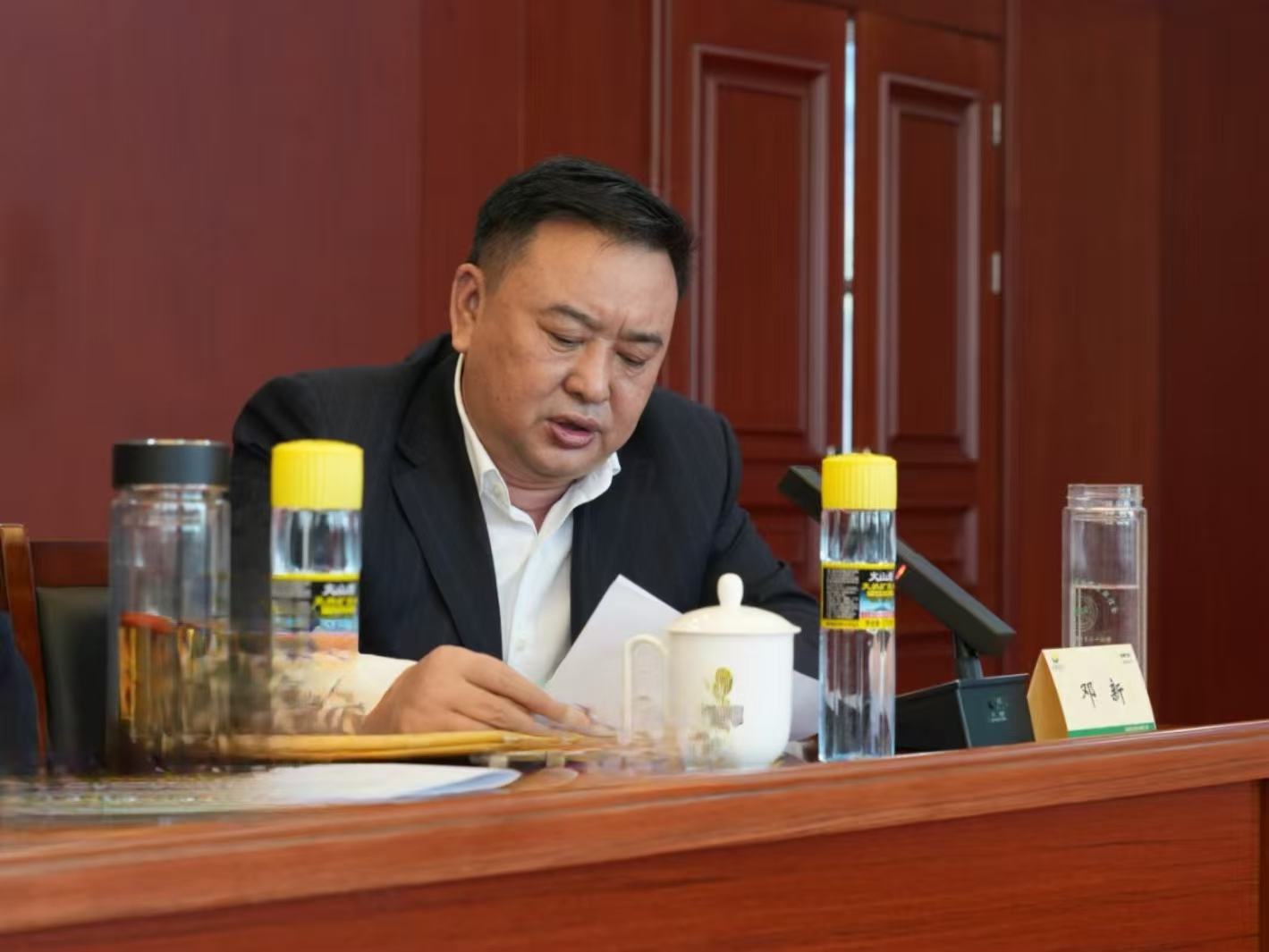 邓新.jpg